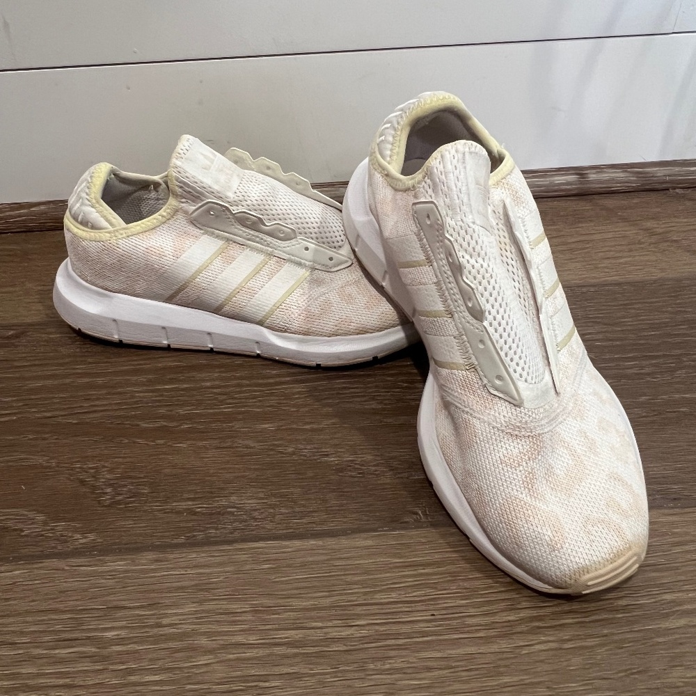 Adidas Swift Run X Women's Lifestyle Running Shoe, Halo Ivory Cheetah, Sz 8
